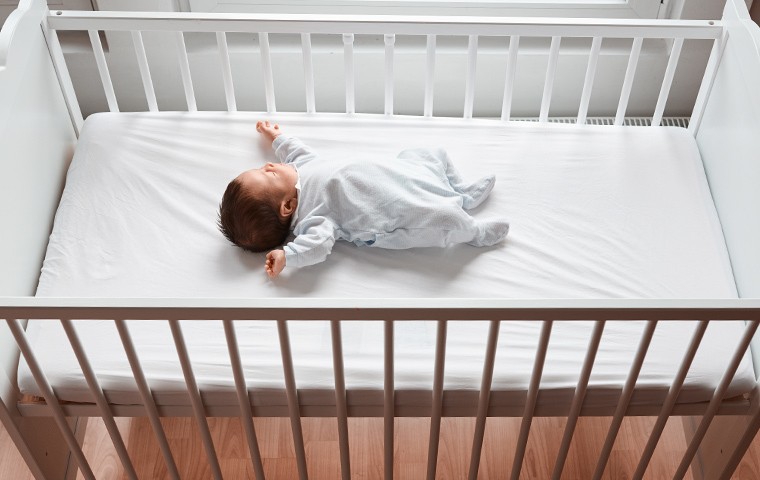Aprenda qué hacer y qué no hacer cuando acueste a su bebé a dormir.  