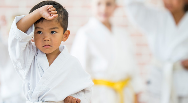 Actividades como las artes marciales pueden sentar los fundamentos para una variedad de otros deportes para ninos.