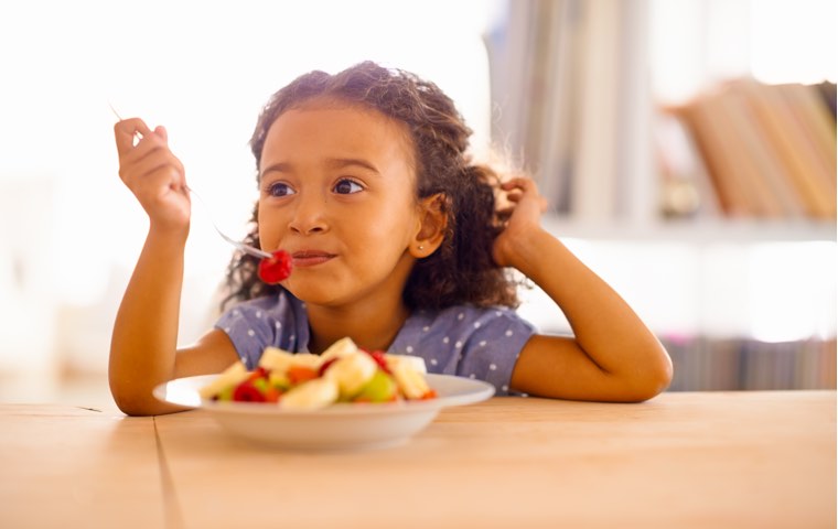 Criar a sus hijos con hábitos alimenticios saludables no tiene que ser difícil.