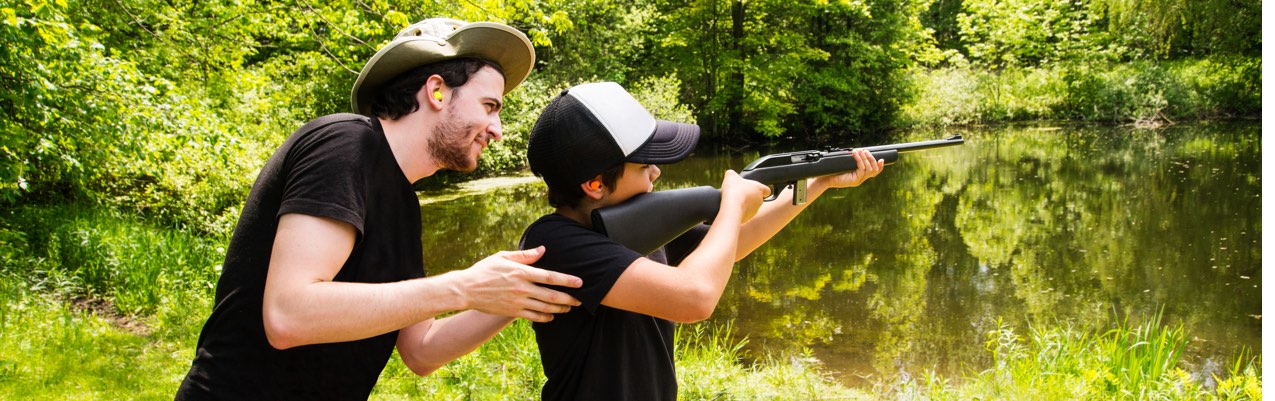 Aprender sobre seguridad adecuada con las armas es clave para proteger a sus hijos.